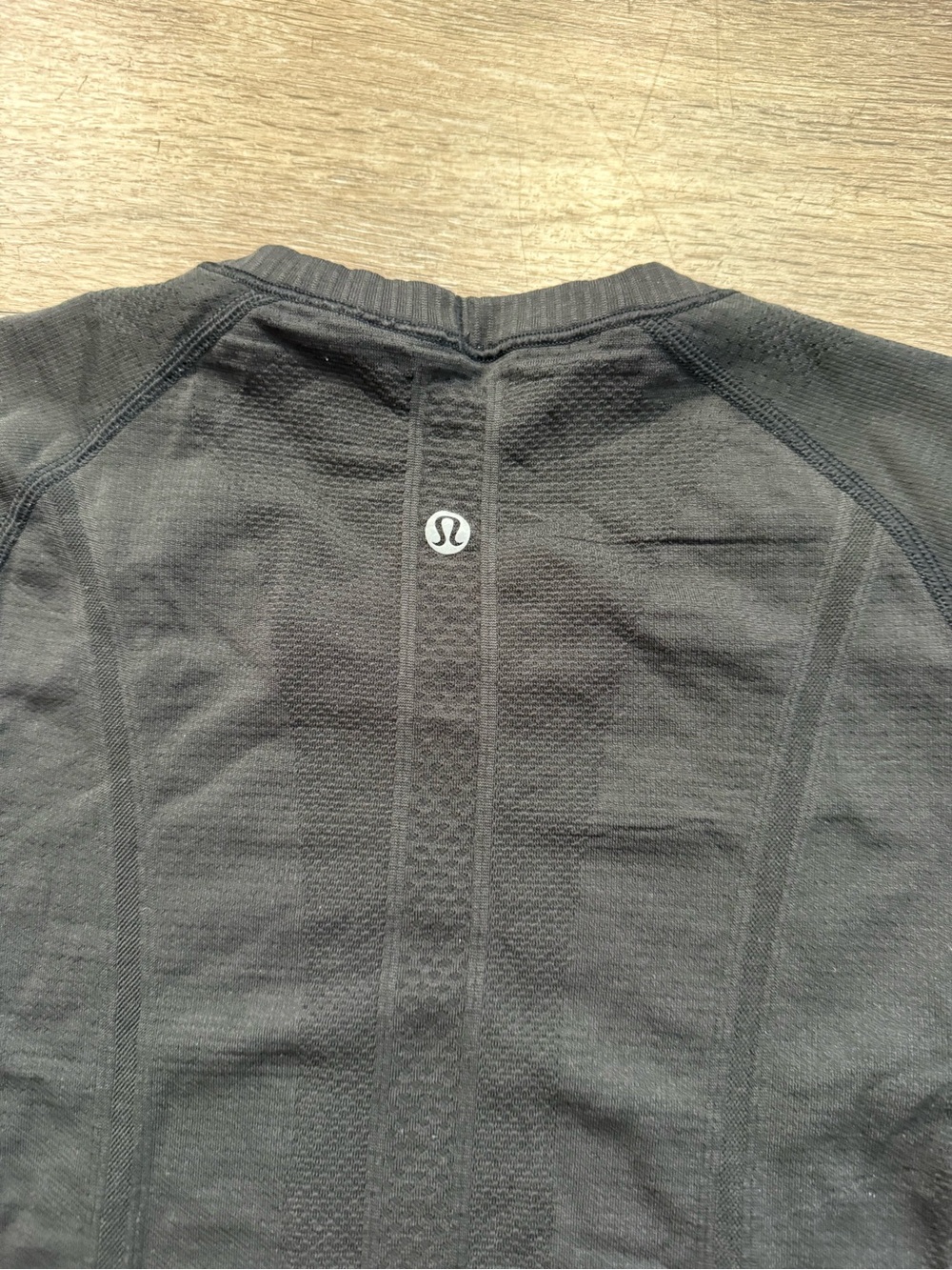 Lululemon Swiftly Tech Short Sleeve 2.0 Black / Black - Picture 6 of 6